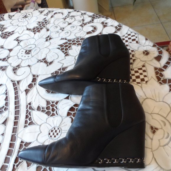 CHANEL Black Goatskin Leather Black Ankle Boots Size 37.5B - Picture 11 of 16